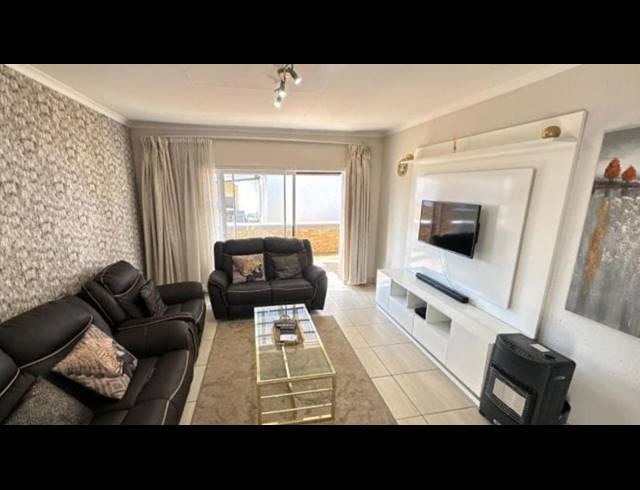 3 BEDROOM TOWNHOUSE FOR SALE IN ROSEACRE